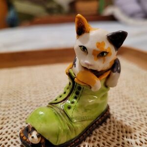 Neil Eyre Designs Calico Cat In Green Boot Shamrocks US. AMAZING ARTIST limited